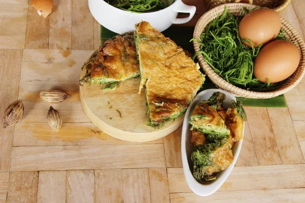 Fried akasya pennata omlet sokak gıda