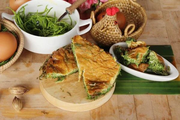 Fried akasya pennata omlet sokak gıda