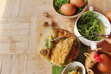 Fried akasya pennata omlet sokak gıda