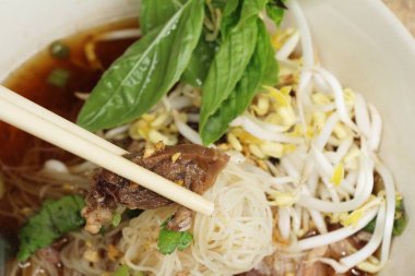 Sebze ve çorba lezzetli et makarna