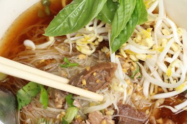 Sebze ve çorba lezzetli et makarna