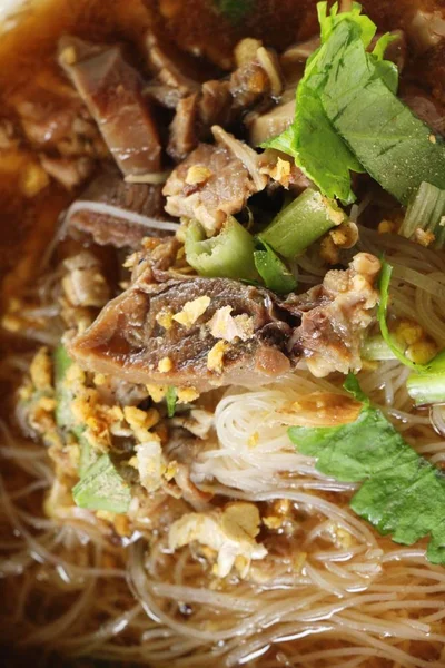 Sebze ve çorba lezzetli et makarna