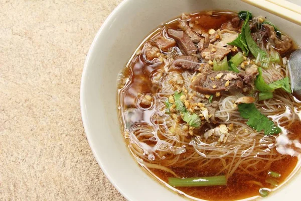 Sebze ve çorba lezzetli et makarna