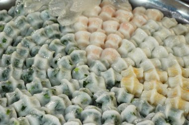 sarımsak chives ile lezzetli dolma pişmiş hamur tatlısı