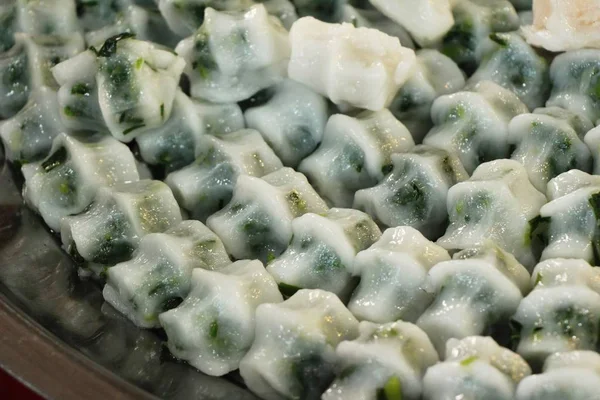 sarımsak chives ile lezzetli dolma pişmiş hamur tatlısı