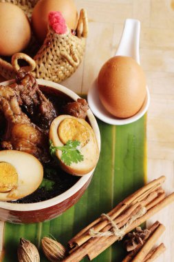 Haşlanmış yumurta tavuk lezzetli, Çin gıda ile