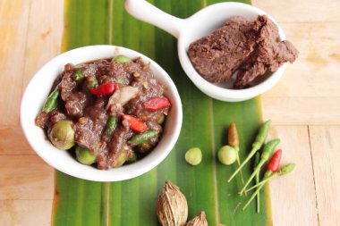 Acılı karides lezzetli ahşap backgroung yapıştırın