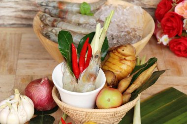 Taze karides ve sebze baharatlı çorba