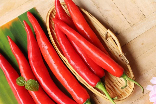 Pimenta Vermelha Para Cozinhar Fundo Madeira — Fotografia de Stock