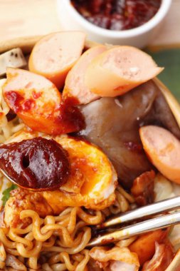 Ramyeon, Kore anlık noodle gochujang lezzetli ile