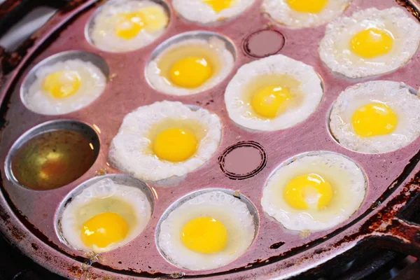 Huevos Codorniz Parrilla Una Olla — Foto de Stock