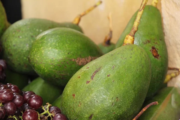 Frische Grüne Avocado Ist Köstlich Auf Dem Markt — Stockfoto