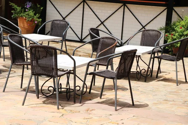 Set Chaises Style Vintage Dans Jardin — Photo