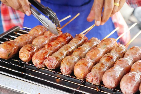 焼きソーセージ アジア屋台でおいしい — ストック写真