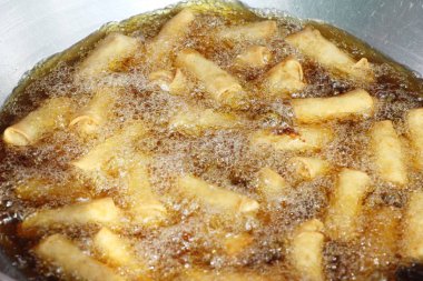 sokak gıda tavada kızarmış Bahar rulolar