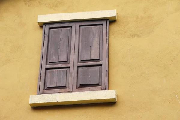 Vintage Tarzı Penceresi Tuğla Duvar Olduğunu — Stok fotoğraf