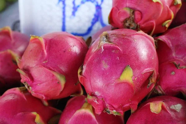 Frutta Fresca Del Drago Biologica Sul Mercato — Foto Stock