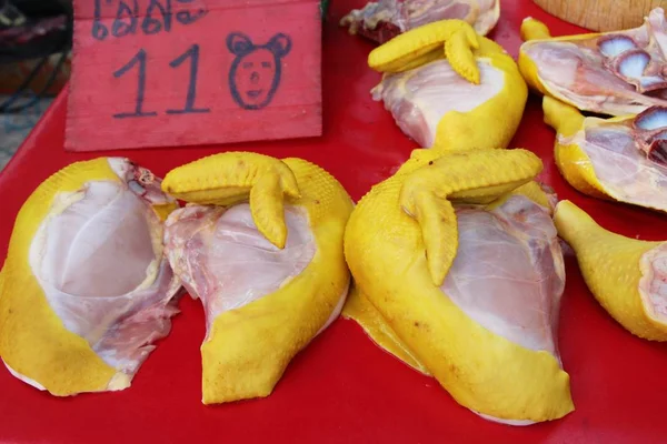 Pollo Fresco Cucinare Nel Mercato — Foto Stock