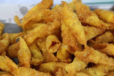 Çıtır çıtır kızarmış domuz eti köfte sokak gıda