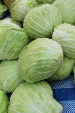 Sokak gıda yemek pişirmek için baş lahana