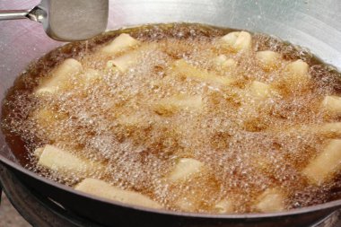 sokak gıda tavada kızarmış Bahar rulolar