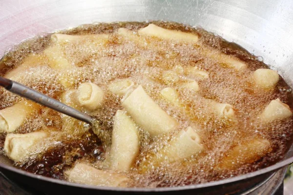 Gebratene Frühlingsrollen Der Pfanne Beim Streetfood — Stockfoto