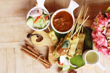 Izgara domuz eti satay soslu lezzetli