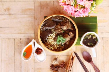 Duck Erişte ile sebze ve çorba lezzetli