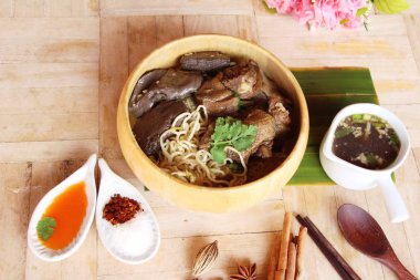 Duck Erişte ile sebze ve çorba lezzetli