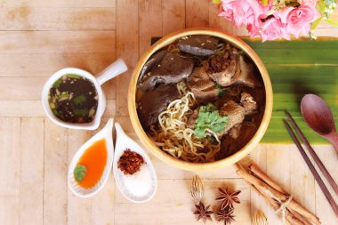 Duck Erişte ile sebze ve çorba lezzetli