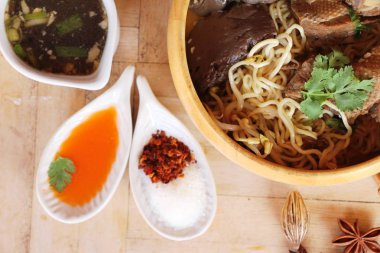 Duck Erişte ile sebze ve çorba lezzetli