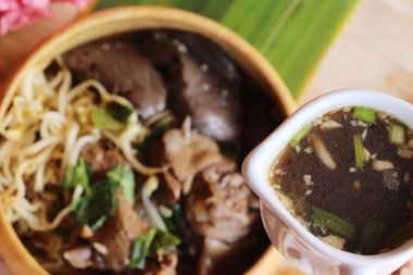 Duck Erişte ile sebze ve çorba lezzetli