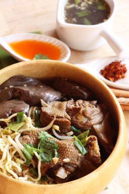 Duck Erişte ile sebze ve çorba lezzetli