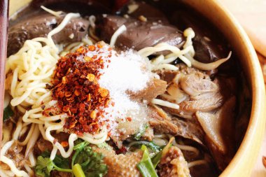 Duck Erişte ile sebze ve çorba lezzetli