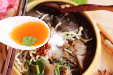 Duck Erişte ile sebze ve çorba lezzetli