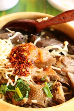 Duck Erişte ile sebze ve çorba lezzetli