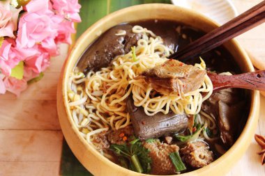 Duck Erişte ile sebze ve çorba lezzetli