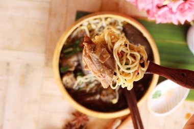 Duck Erişte ile sebze ve çorba lezzetli