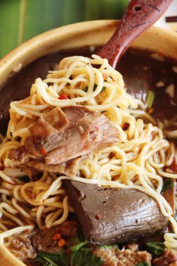 Duck Erişte ile sebze ve çorba lezzetli