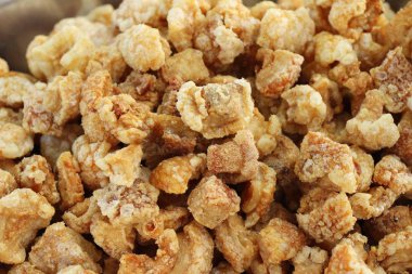 Kızarmış domuz deri sokak gıda lezzetli