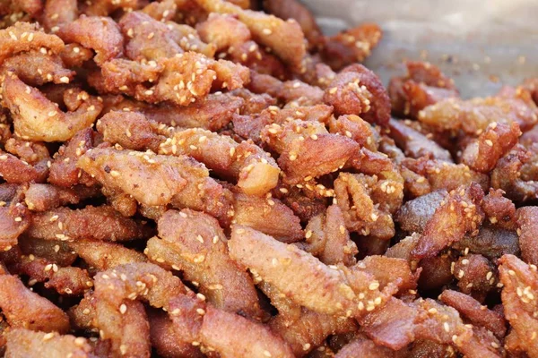 Gebratenes Schweinefleisch mit Knoblauch im Streetfood — Stockfoto
