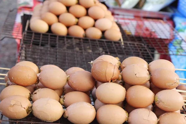 Grillad ägg är läckra i gata mat — Stockfoto