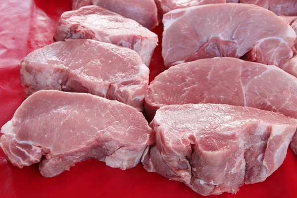 Rohes Schweinefleisch zum Kochen beim Street Food — Stockfoto