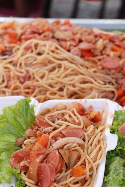 Spagetti Sokak Gıda Lezzetli Domuz Eti Ile — Stok fotoğraf