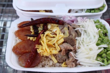 Karides hamur kızarmış pilav lezzetlidir