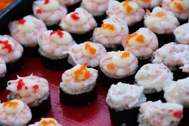 Karışık rulo suşi set lezzetli, Japon gıda