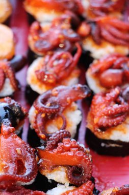 Karışık rulo suşi set lezzetli, Japon gıda