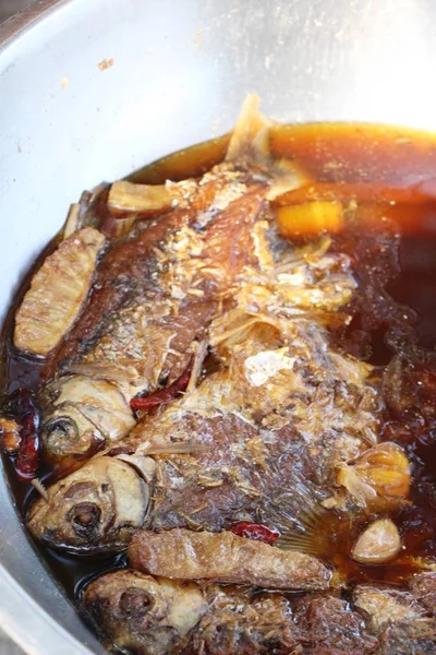 Tuzlu balık sokak gıda lezzetli haşlanmış