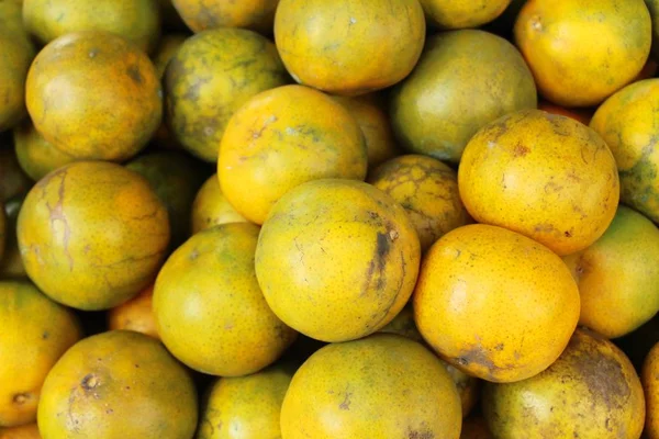 Pomarańczowy Owoc Jest Pyszne Ulicy Żywności — Zdjęcie stockowe