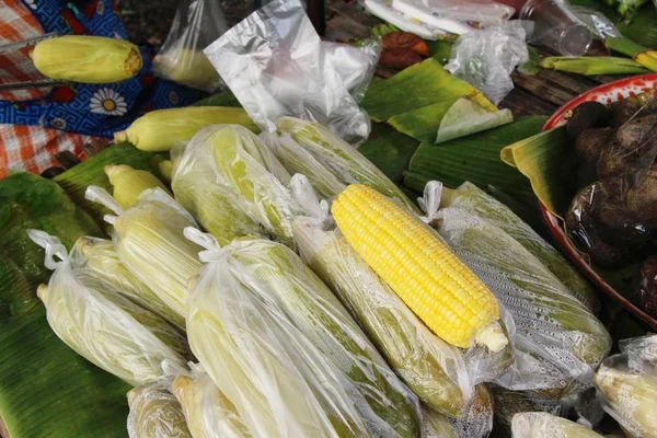 Verse Maïs Voor Het Koken Markt — Stockfoto